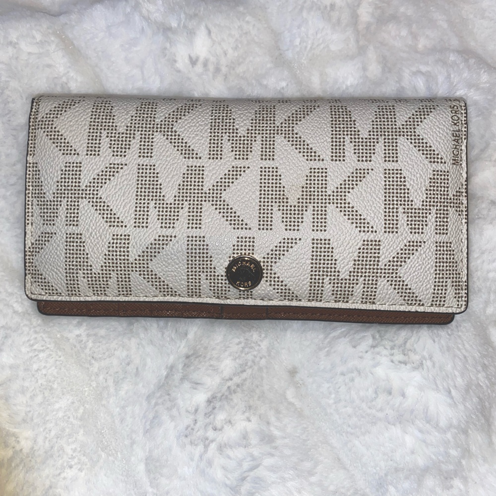 MICHAEL KORS WALLET. Beige and brown. In perfect condition